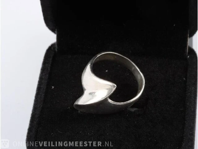Particuliere kostbaarheid zilveren ring - afbeelding 5 van  5