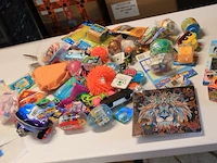 Partij 100 div speelgoed mix 46 stuks