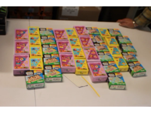 Partij 106 restspeelgoed 39 stuks - afbeelding 1 van  7