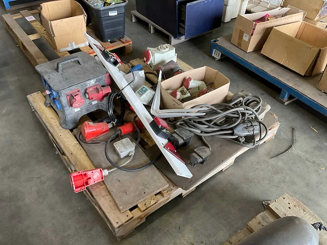 Partij 380 volt benodigdheden - afbeelding 1 van  7