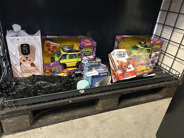 Partij a-merk speelgoed w.o. nickelodeon ninja turtles, disney, zuru - afbeelding 1 van  5