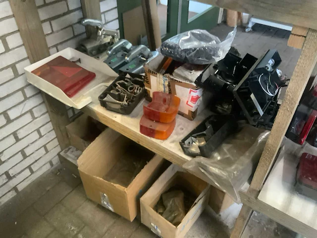 Partij aanhangeronderdelen - afbeelding 13 van  44