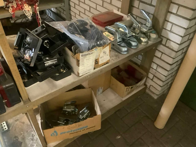 Partij aanhangeronderdelen - afbeelding 24 van  44