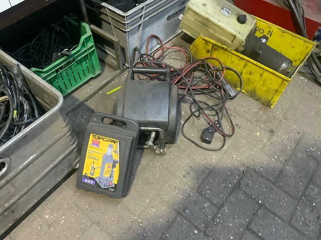 Partij aanhangeronderdelen - afbeelding 28 van  44