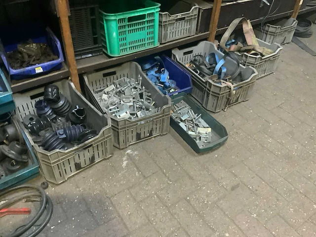 Partij aanhangeronderdelen - afbeelding 30 van  44