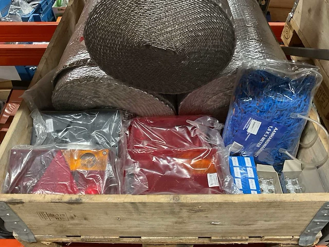 Partij aanhangwagen onderdelen en toebehoren - afbeelding 1 van  7