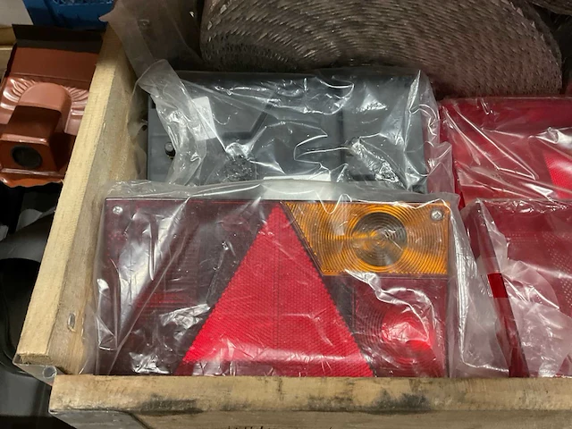 Partij aanhangwagen onderdelen en toebehoren - afbeelding 2 van  7