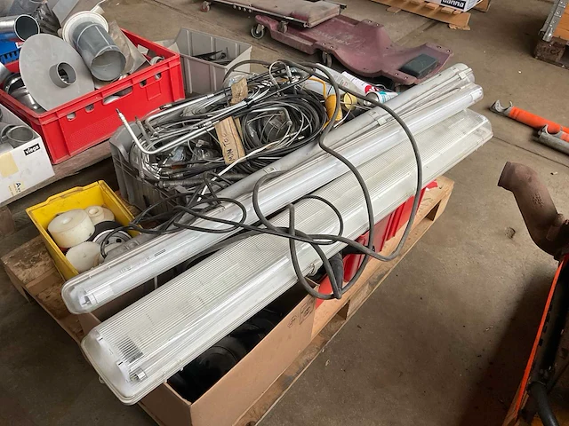 Partij aannemersmateriaal - afbeelding 3 van  7