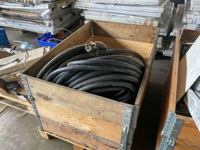 Partij aannemersmateriaal - afbeelding 1 van  5