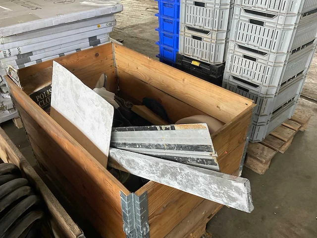 Partij aannemersmateriaal - afbeelding 2 van  8