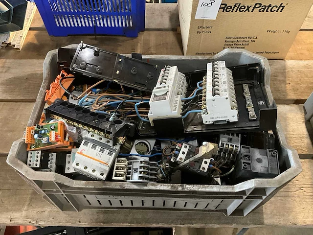 Partij aardlekschakelaars/groep automaten - afbeelding 1 van  3