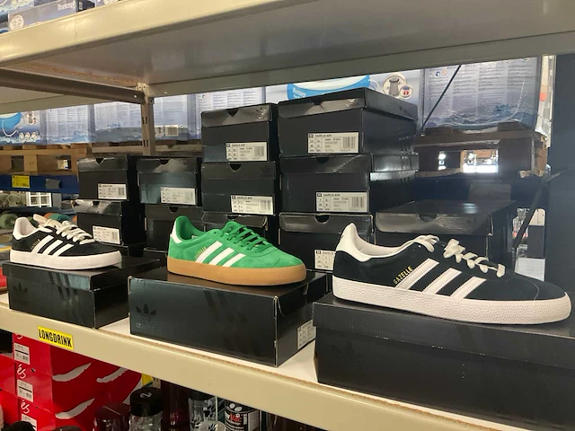 Partij adidas schoenen (19x) - afbeelding 1 van  6