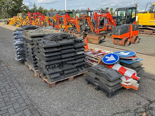 Partij afzetmaterialen - afbeelding 5 van  8