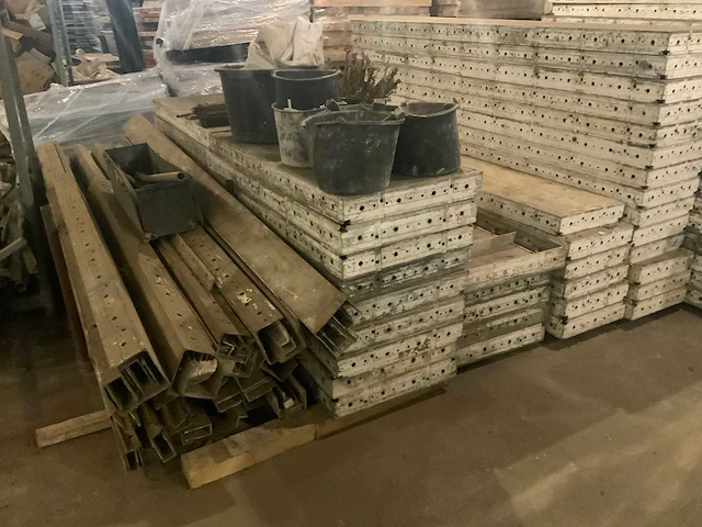 Partij alumatab bekistingsmateriaal 270cm (circa 200 stuks) - afbeelding 2 van  26