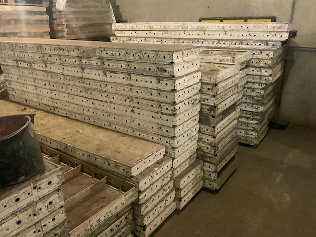 Partij alumatab bekistingsmateriaal 270cm (circa 200 stuks) - afbeelding 3 van  26