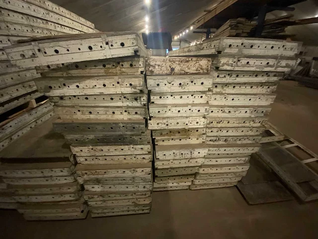 Partij alumatab bekistingsmateriaal 270cm (circa 200 stuks) - afbeelding 9 van  26