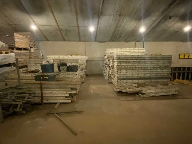 Partij alumatab bekistingsmateriaal 270cm (circa 200 stuks) - afbeelding 1 van  26