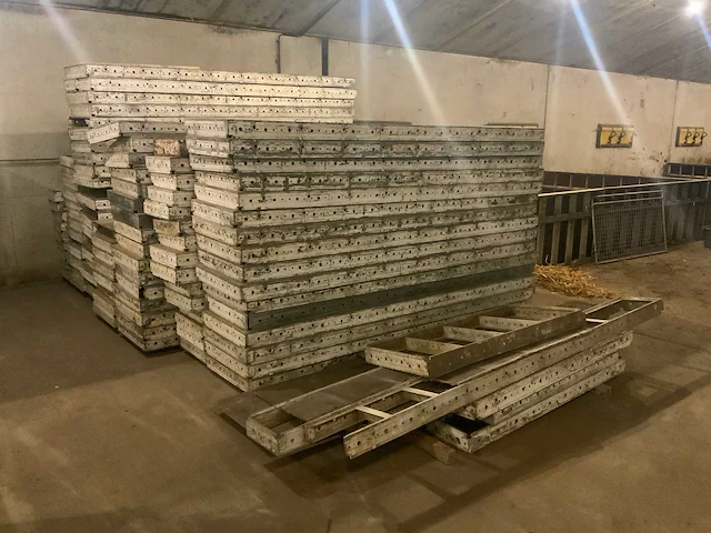 Partij alumatab bekistingsmateriaal 270cm (circa 200 stuks) - afbeelding 20 van  26