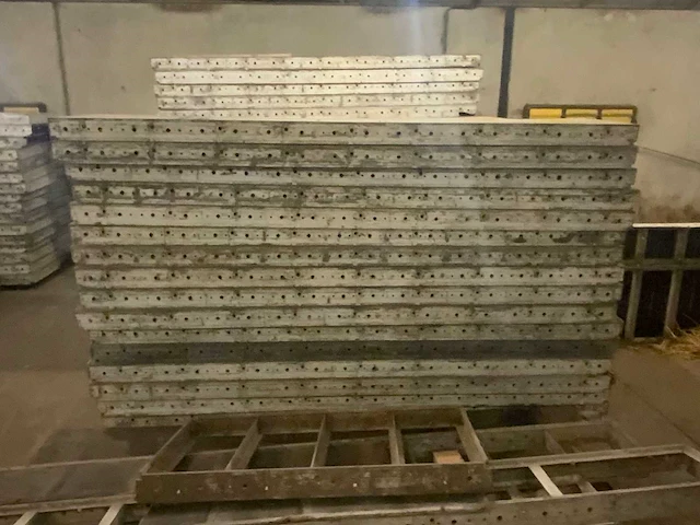 Partij alumatab bekistingsmateriaal 270cm (circa 200 stuks) - afbeelding 22 van  26