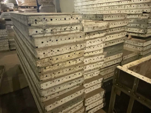 Partij alumatab bekistingsmateriaal 270cm (circa 200 stuks) - afbeelding 24 van  26