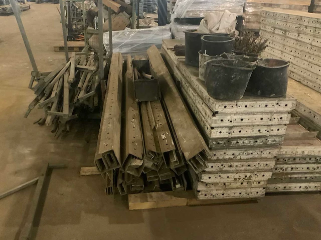 Partij alumatab bekistingsmateriaal 270cm (circa 200 stuks) - afbeelding 26 van  26