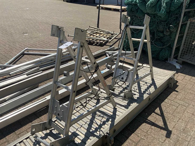 Partij aluminium gevel/optreksteigerelementen - afbeelding 11 van  12