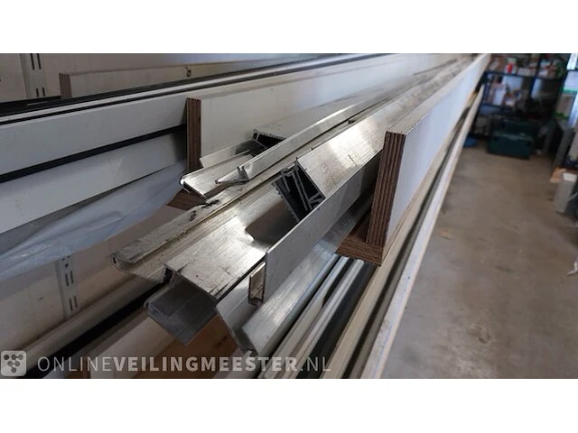 Partij aluminium, keralit en kunststof profielen - afbeelding 4 van  15