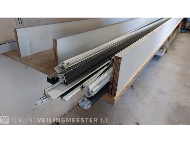 Partij aluminium, keralit en kunststof profielen - afbeelding 6 van  15