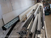 Partij aluminium, keralit en kunststof profielen - afbeelding 13 van  15