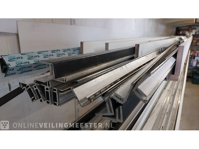 Partij aluminium, keralit en kunststof profielen - afbeelding 14 van  15