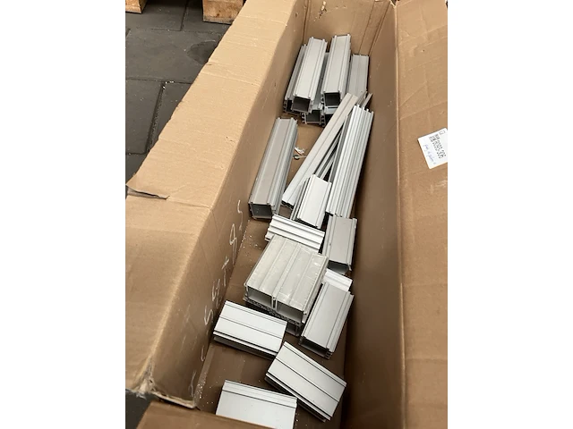 Partij aluminium profielen - afbeelding 1 van  4