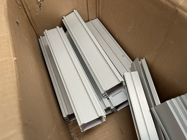 Partij aluminium profielen - afbeelding 2 van  4