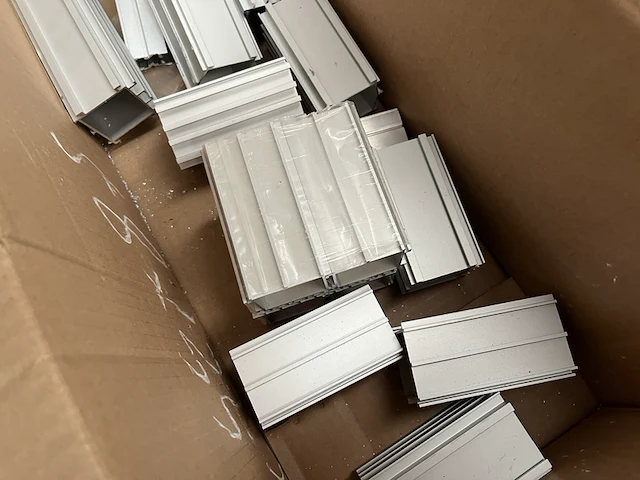 Partij aluminium profielen - afbeelding 4 van  4