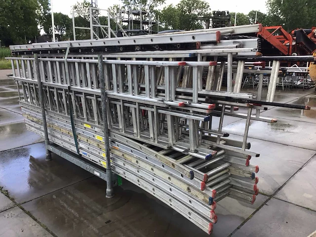 Partij aluminium steekladders - afbeelding 2 van  3