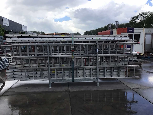 Partij aluminium steekladders - afbeelding 3 van  3