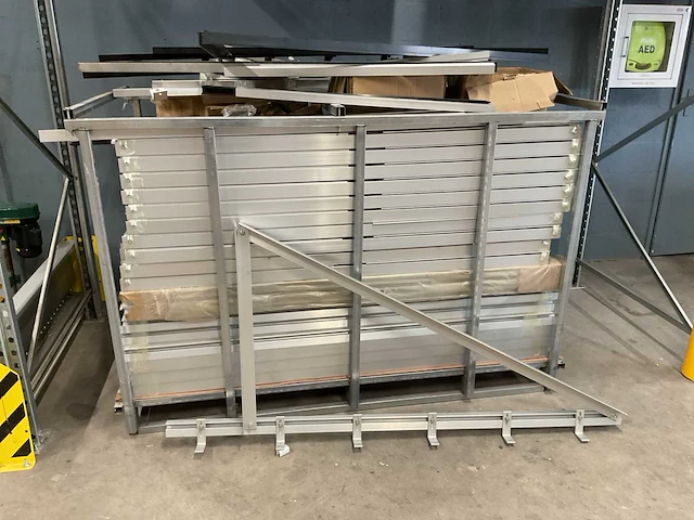 Partij aluminium zonnepaneel steunen - afbeelding 1 van  6