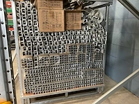 Partij aluminium zonnepaneel steunen - afbeelding 2 van  6