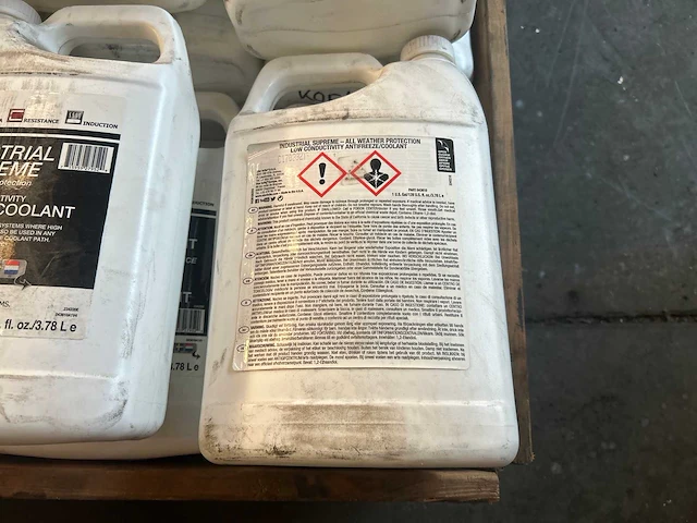 Partij antivries en koelmiddel voor hoogfrequente stroom apparatuur (46x) - afbeelding 4 van  4