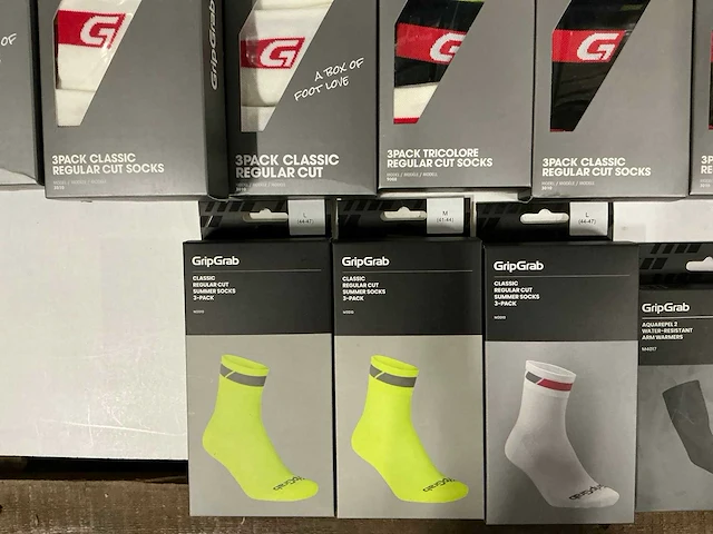 Partij assos/gripgrab fiets shirts/sokken (25x) - afbeelding 3 van  12