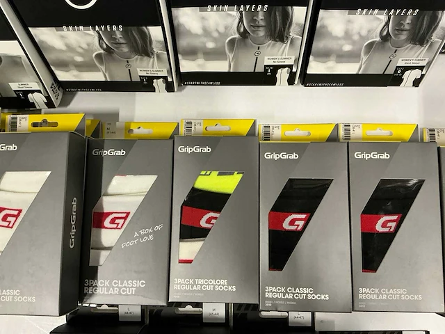 Partij assos/gripgrab fiets shirts/sokken (25x) - afbeelding 12 van  12