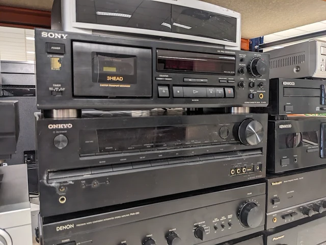 Partij audioapparatuur, o.a. yamaha, denon, harman kardon - afbeelding 23 van  24