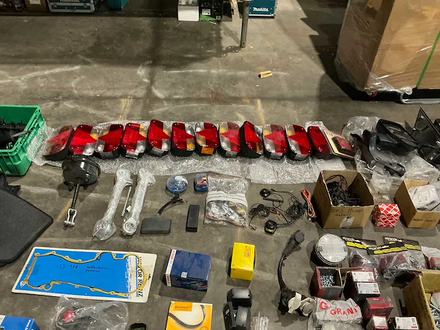 Partij auto en aanhangwagen onderdelen - afbeelding 16 van  17