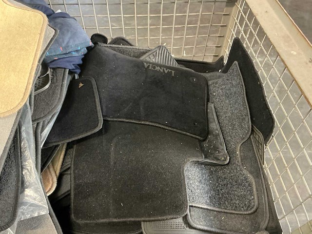 Partij auto matten - afbeelding 9 van  9