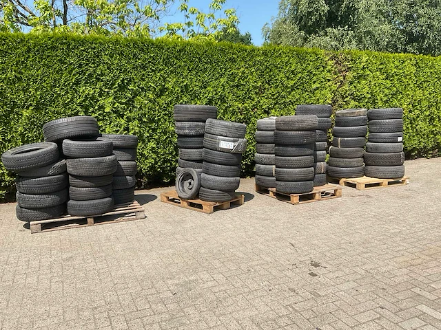 Partij auto/brommer/quad banden/velgen - afbeelding 1 van  13