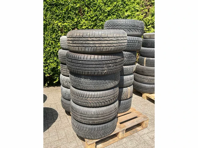Partij auto/brommer/quad banden/velgen - afbeelding 11 van  13