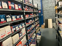 Partij automaterialen (100 verpakkingen)