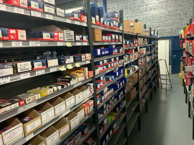 Partij automaterialen (160 verpakkingen) - afbeelding 1 van  9
