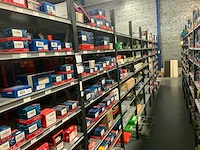 Partij automaterialen (47 verpakkingen)