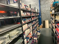 Partij automaterialen (51 verpakkingen)