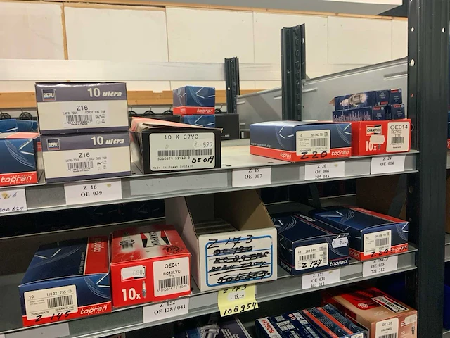 Partij automaterialen - afbeelding 8 van  14